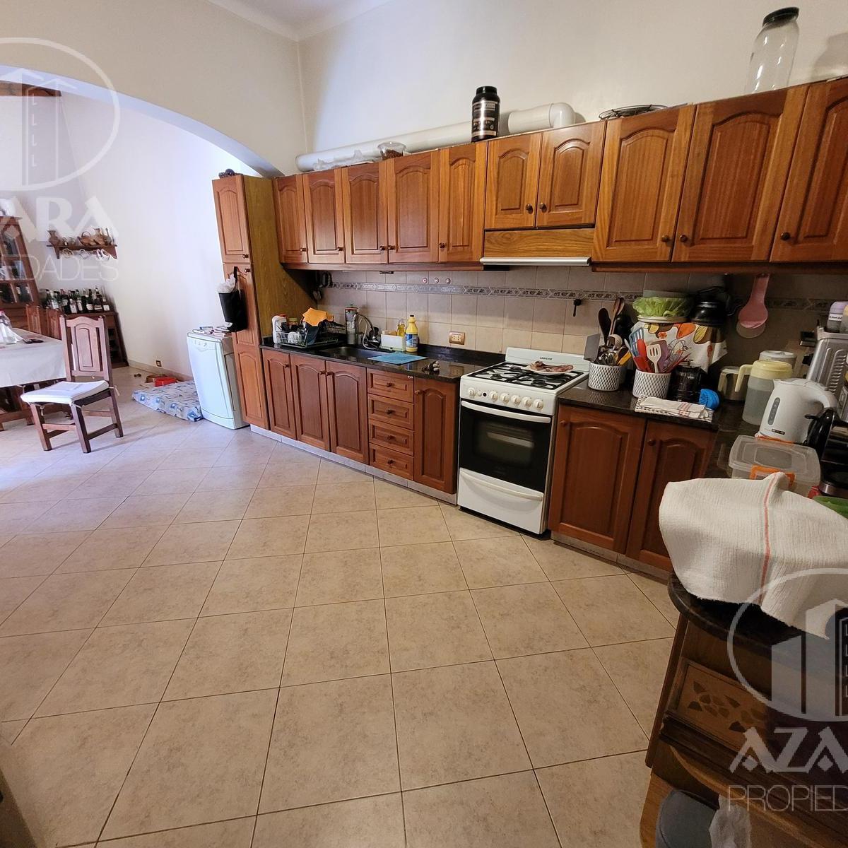Excelente Casa de 6 Ambientes con Jardín y Pileta en Villa Martelli 4