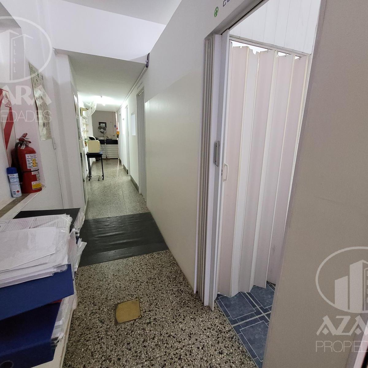 Local a La Calle con Vidriera, Oficinas y Baño en Zona Comercial 1