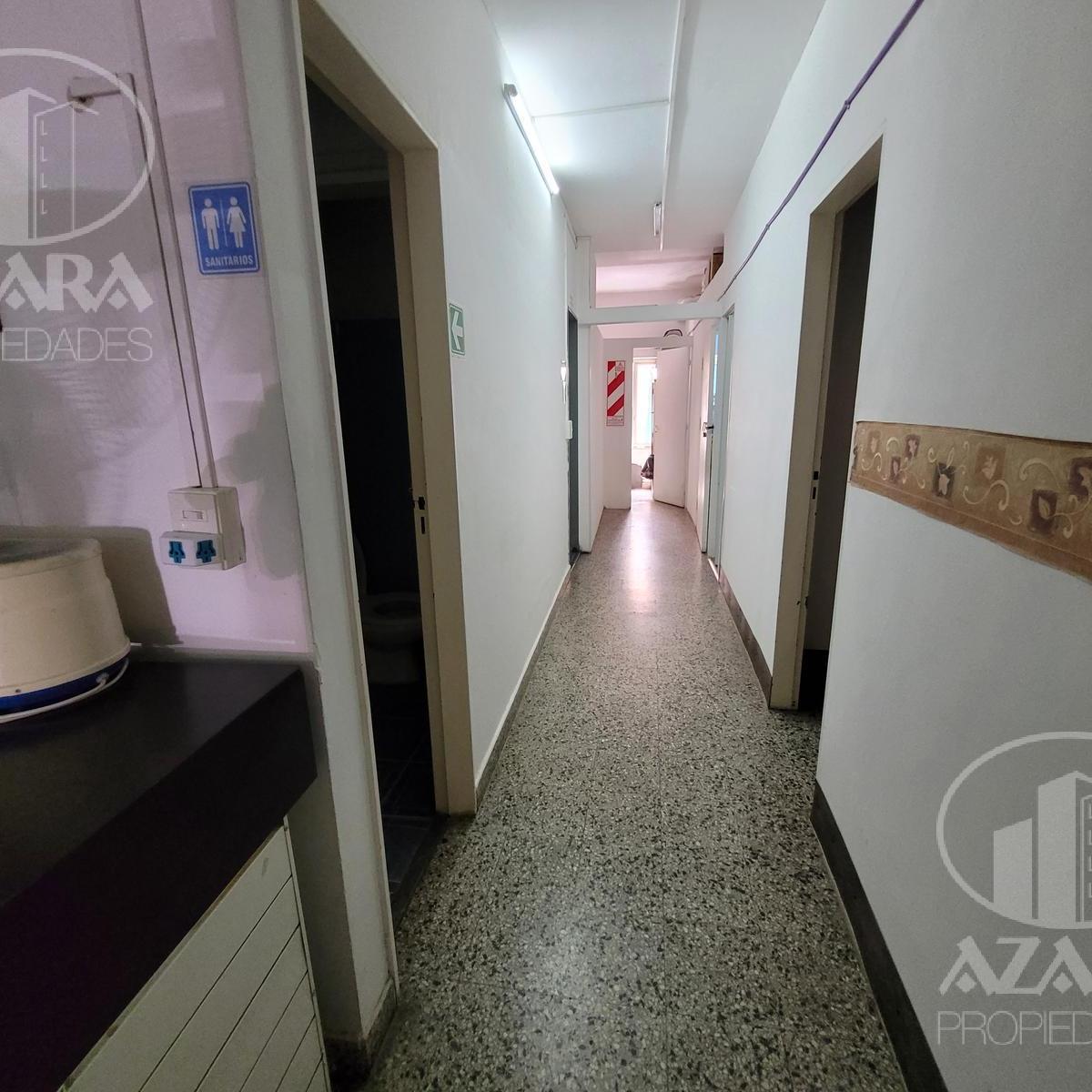 Local a La Calle con Vidriera, Oficinas y Baño en Zona Comercial 2