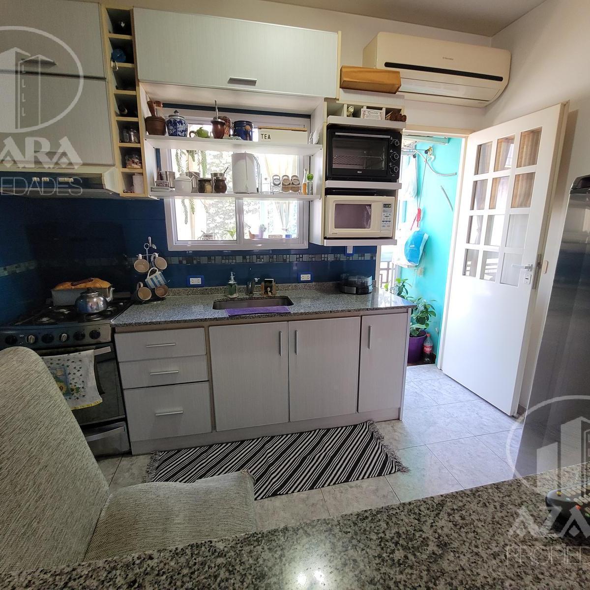 Departamento 3 ambientes reciclado con cochera. Vigilancia 24hs