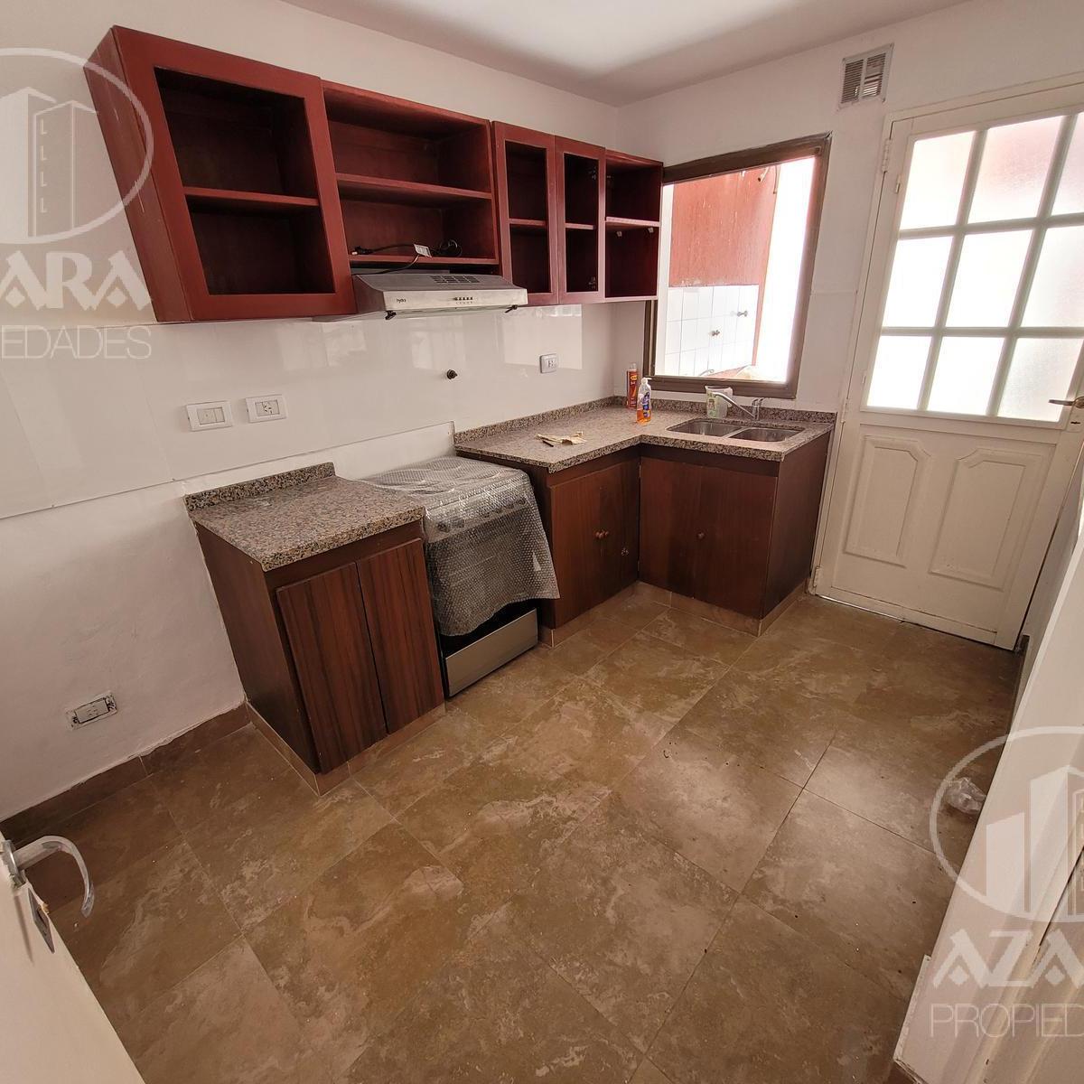 PH reciclado de 4 ambientes con patio y cochera en Florida