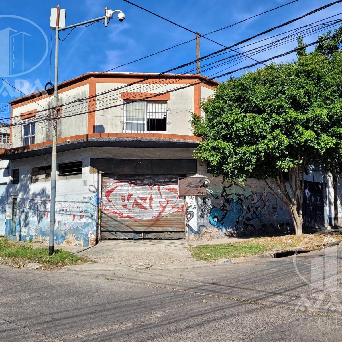 Depósito con oficina, entrada de camiones y doble altura en San Martín