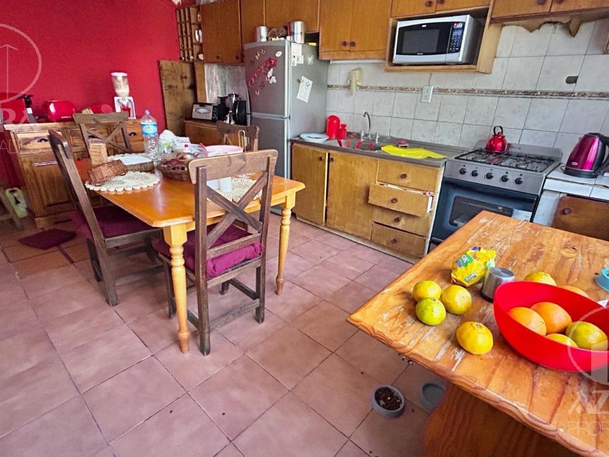 Local con Vivienda Sobre Dos Lotes en Venta en Florida 4