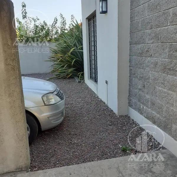 ¡Oportunidad! Hermoso 2 ambientes con patio y cochera, a 4 cuadras de Estación 3
