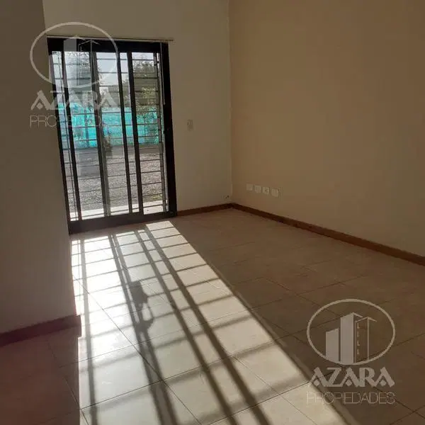 ¡Oportunidad! Hermoso 2 ambientes con patio y cochera, a 4 cuadras de Estación 2