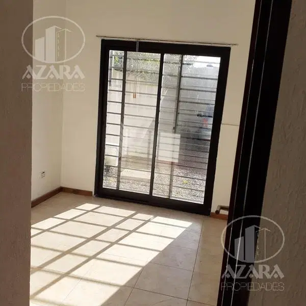 ¡Oportunidad! Hermoso 2 ambientes con patio y cochera, a 4 cuadras de Estación 4