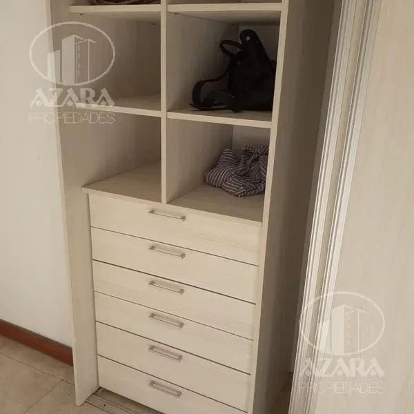 ¡Oportunidad! Hermoso 2 ambientes con patio y cochera, a 4 cuadras de Estación 5