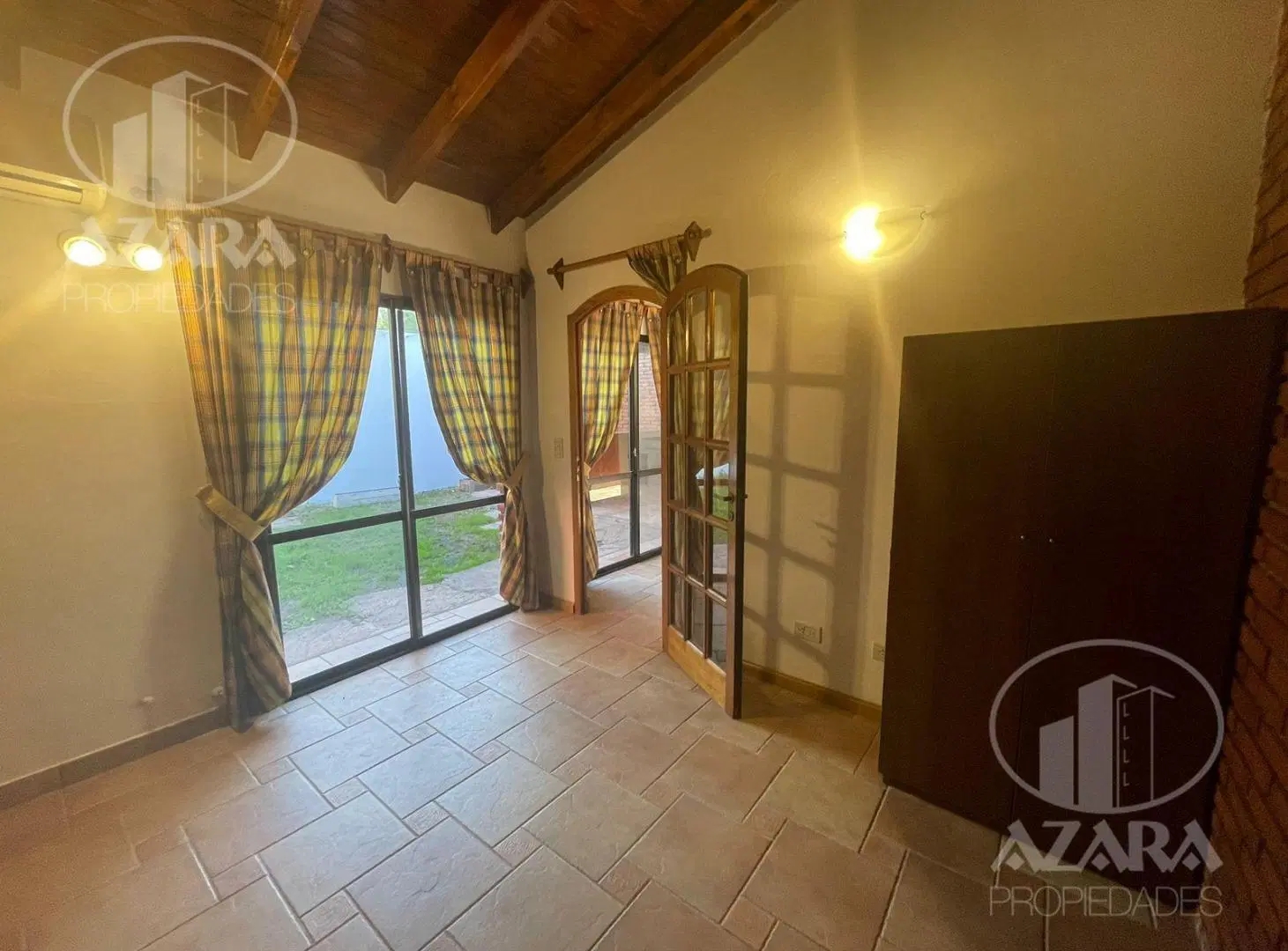 ¡Excelente PH de 2 ambientes en PB al fondo con entrada independiente y gran jardín propio! 3