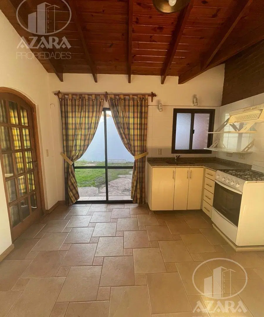 ¡Excelente PH de 2 ambientes en PB al fondo con entrada independiente y gran jardín propio! 4