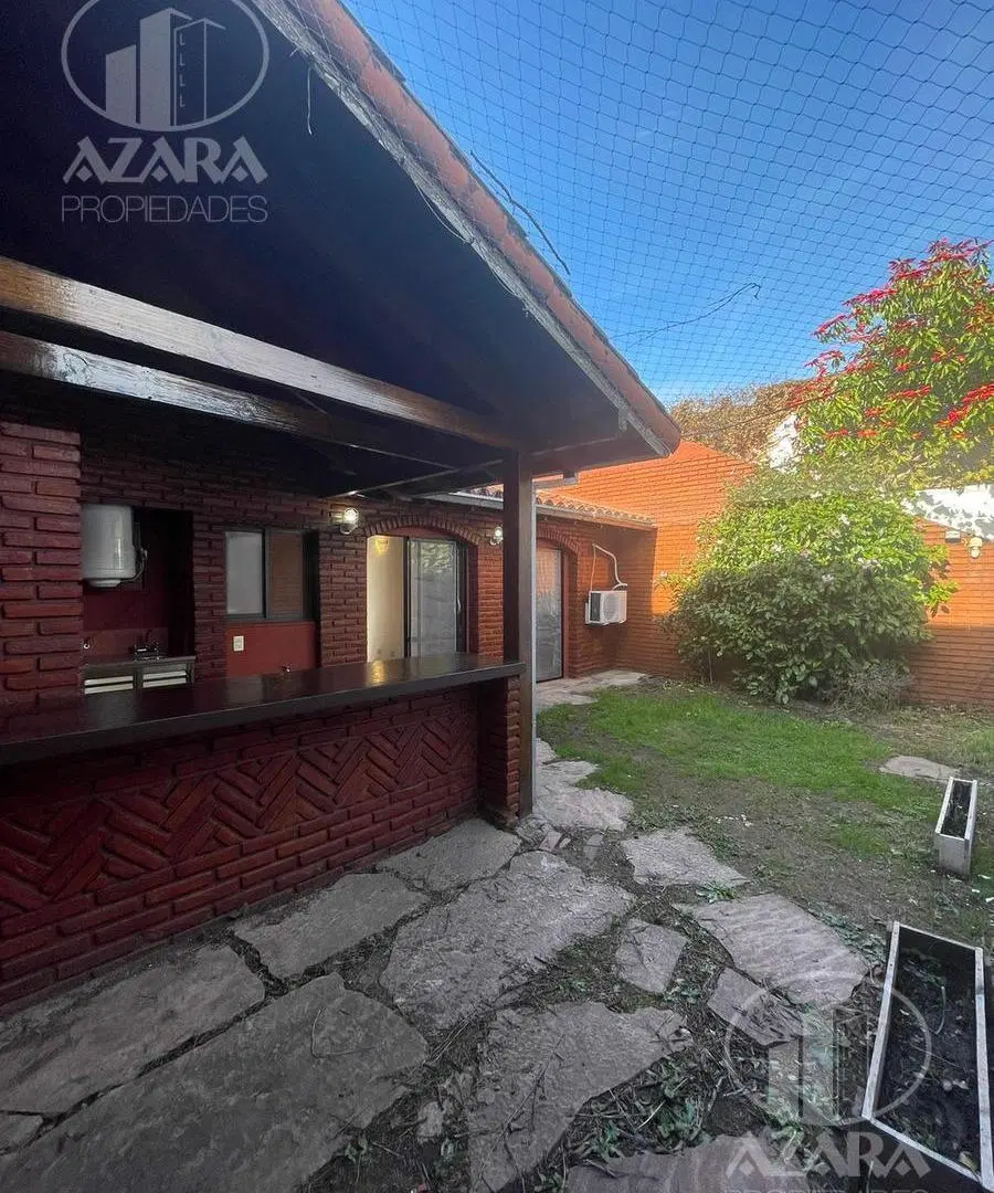 ¡Excelente PH de 2 ambientes en PB al fondo con entrada independiente y gran jardín propio! 5