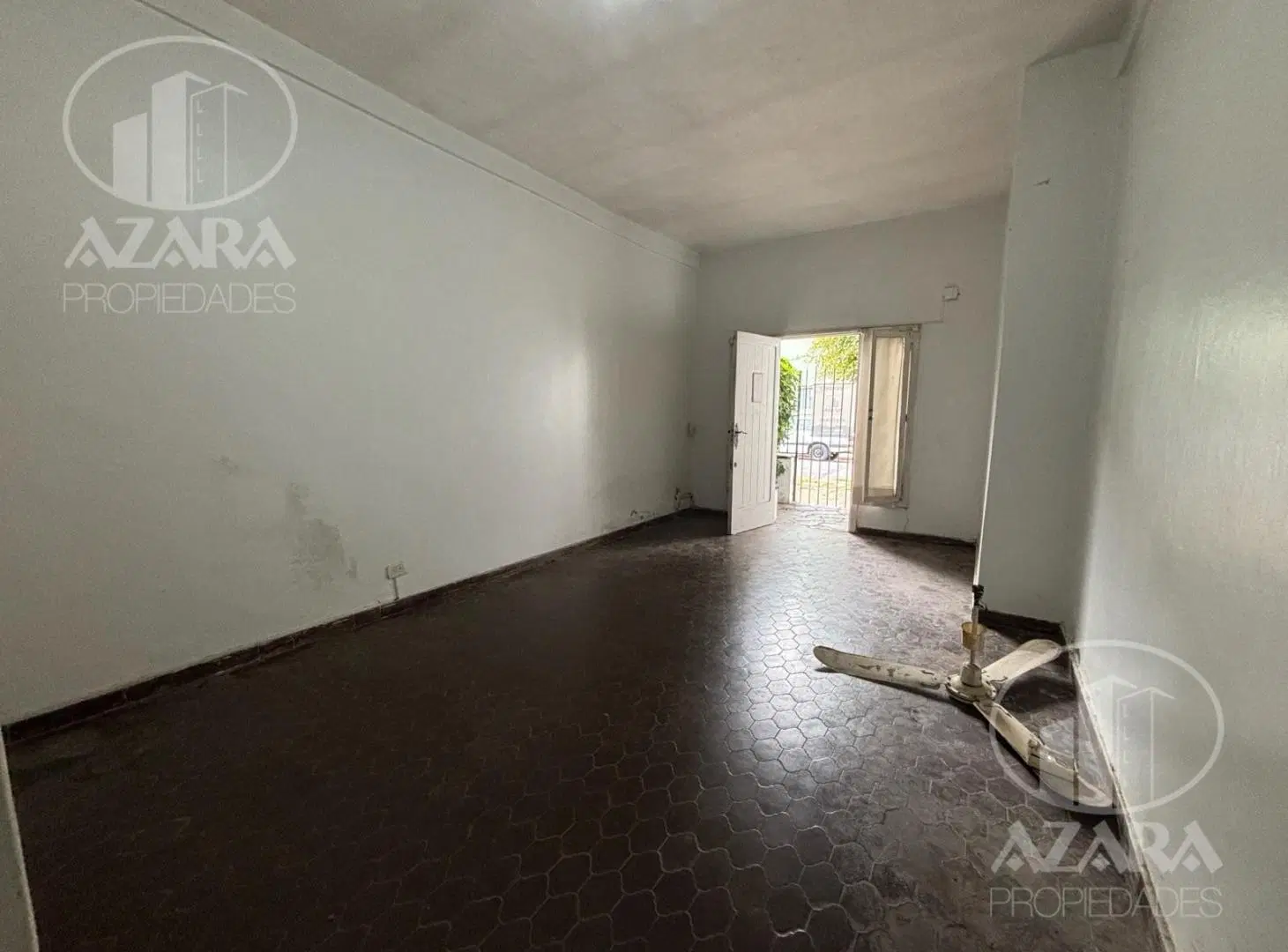 PH 2 ambientes con patio para refaccionar, todo planta baja! 2