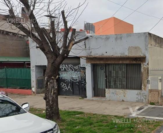 Local amplio con espacio aereo al frente en planta baja