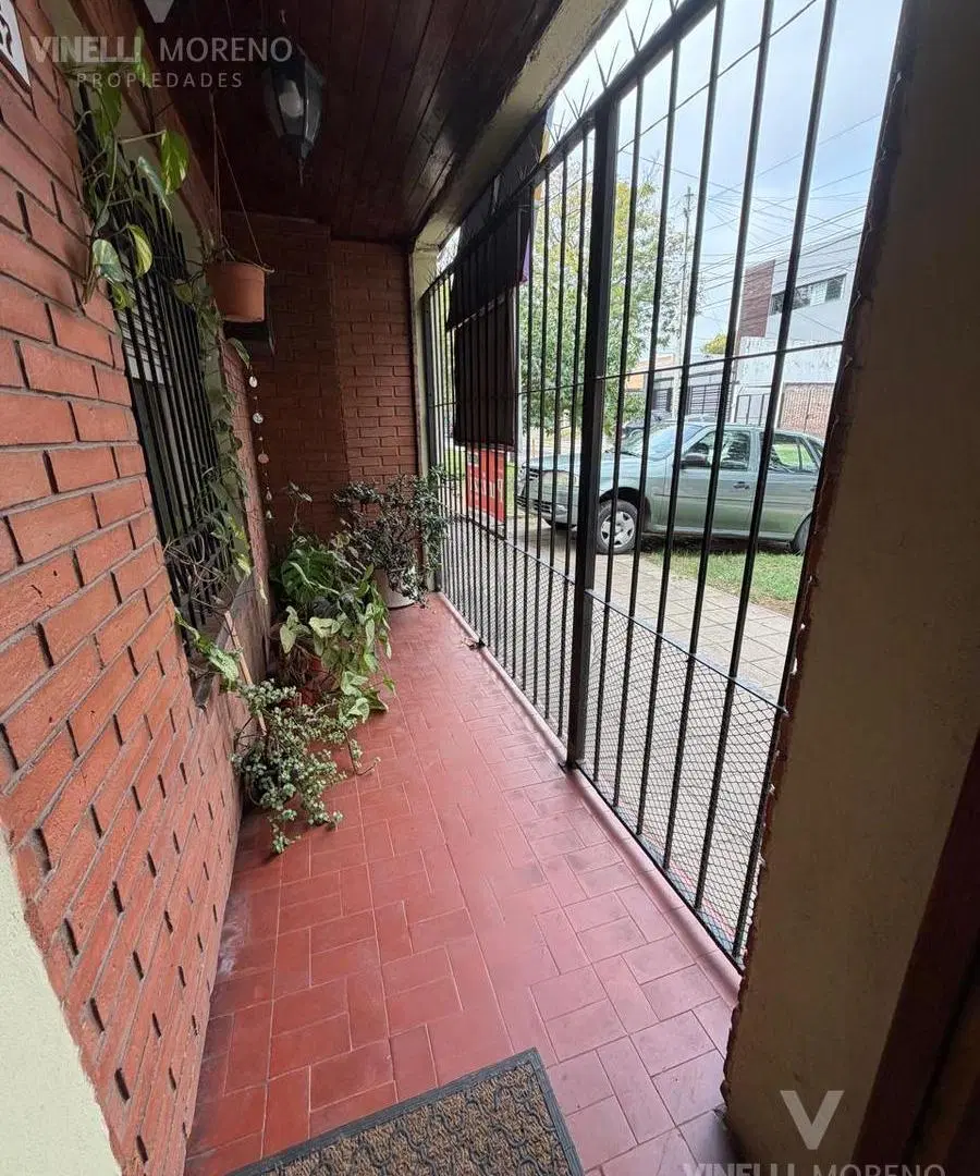 Casa 4 dormitorios, patio y terraza 3