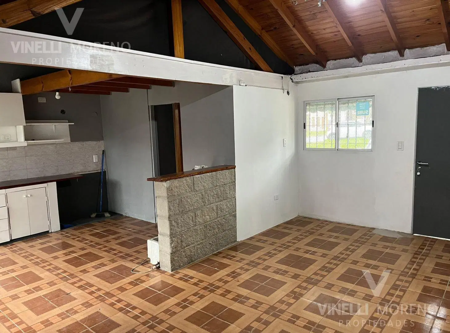PH a mts Oliden cocina con garrafa 1