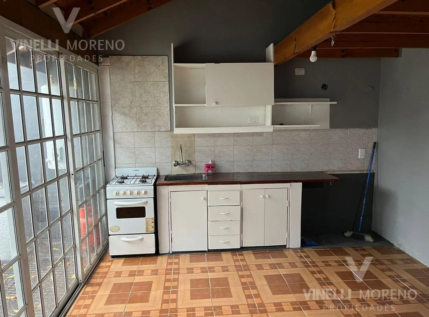 PH a mts Oliden cocina con garrafa 2