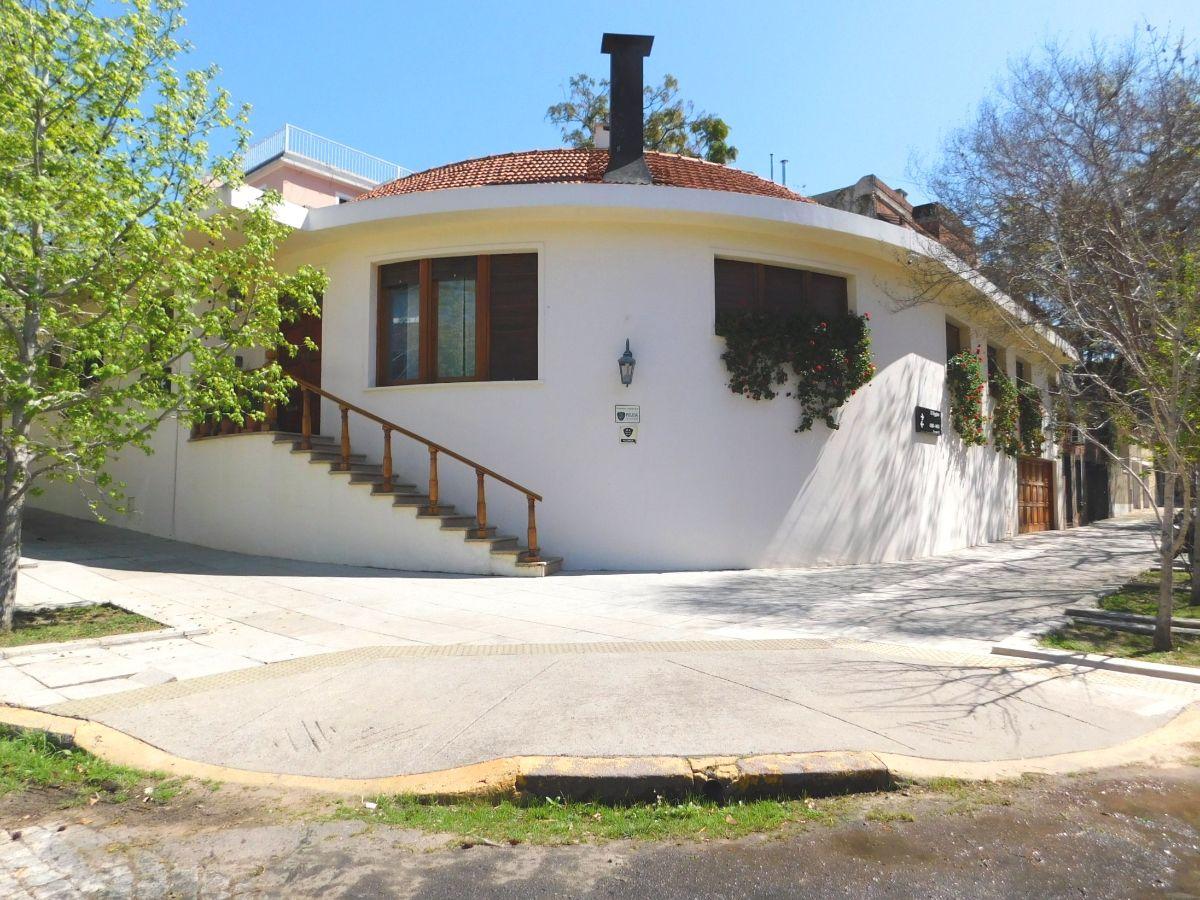 Correa 2000 y O'Higgins Núñez | Venta Casa en Esquina 7 Ambientes y Jardín Parquizado Gran Terreno!