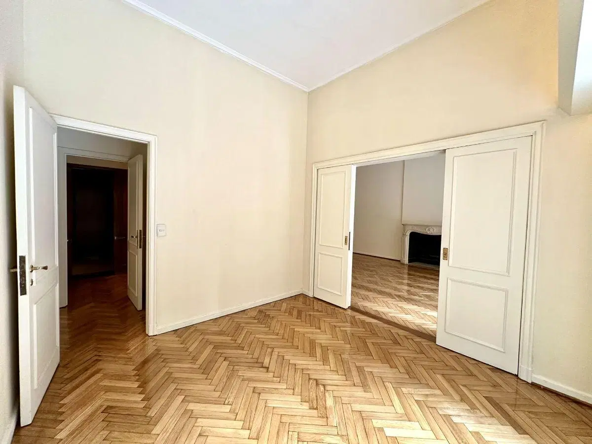 Av Alvear y Libertad - Plaza Pellegrini | Semipiso en PB 4 Ambs Jardín de 100 m2 Depcia Coch Seg 24h 4