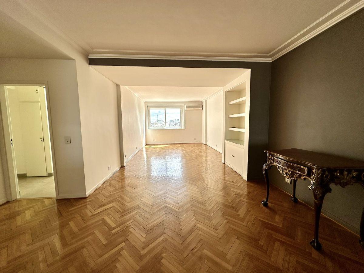 Foto de Venta Posadas y Cerrito | Edificio Sudamérica 3 ó 4 Ambientes Muy Alto, imagen 4