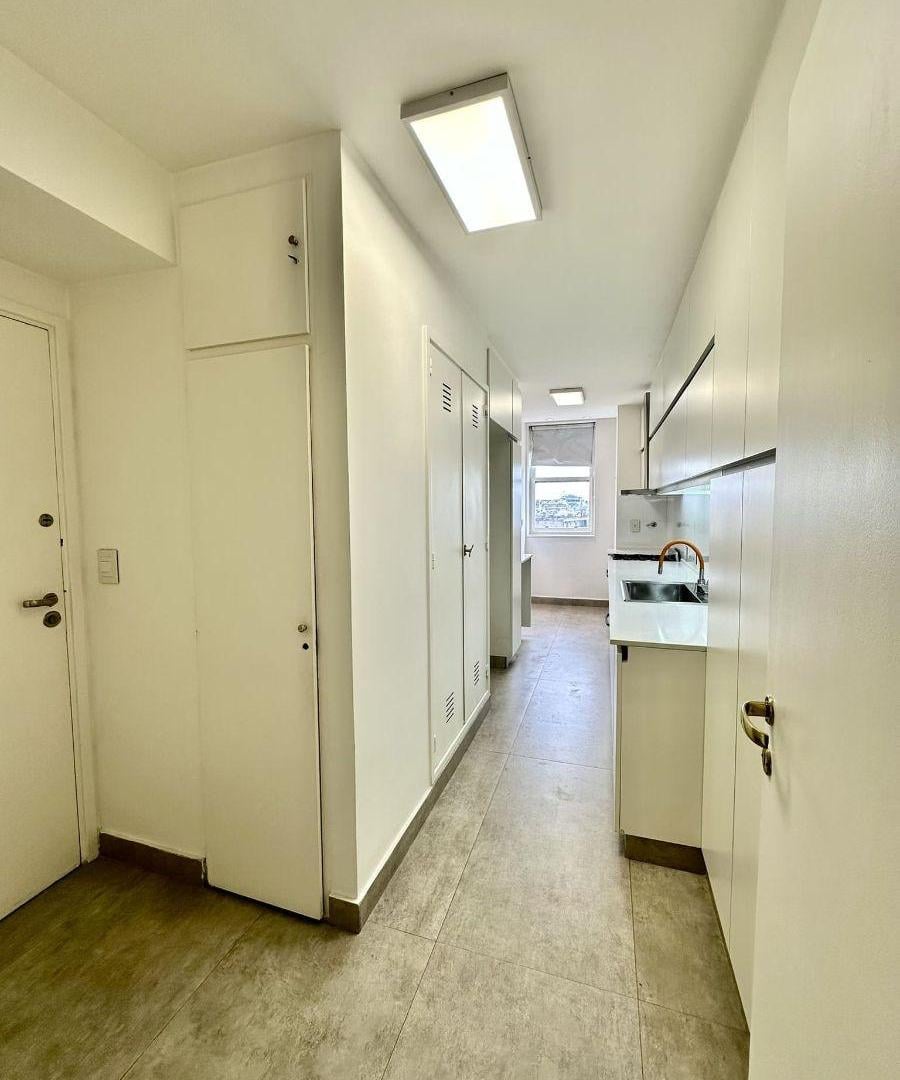 Foto de Posadas y Cerrito | Venta Edificio Sudamérica 3 Ó 4 Ambientes Muy Alto, imagen 5