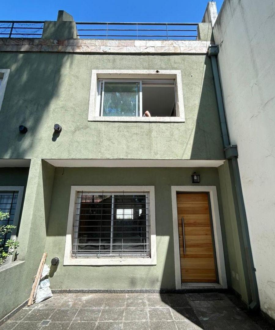 Excelente Casa tipo Duplex con jardín y playroom, 4 amb en la mejor zona Olivos