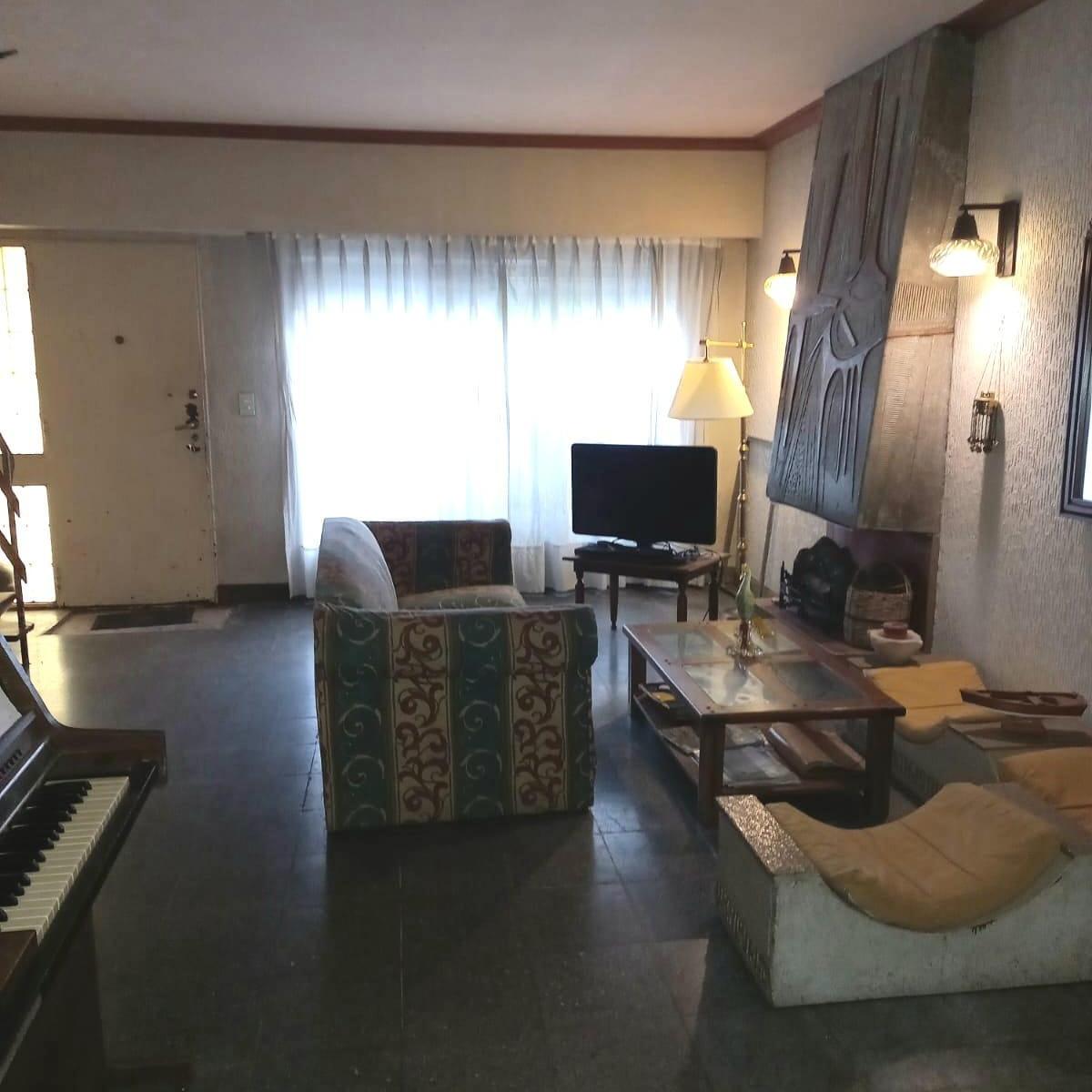 Duplex 4 ambientes a refaccionar en Martinez ,excelente ubicación.