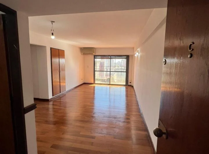 Departamento tres ambientes en muy buena zona de Martinez, con cochera cubierta! 2