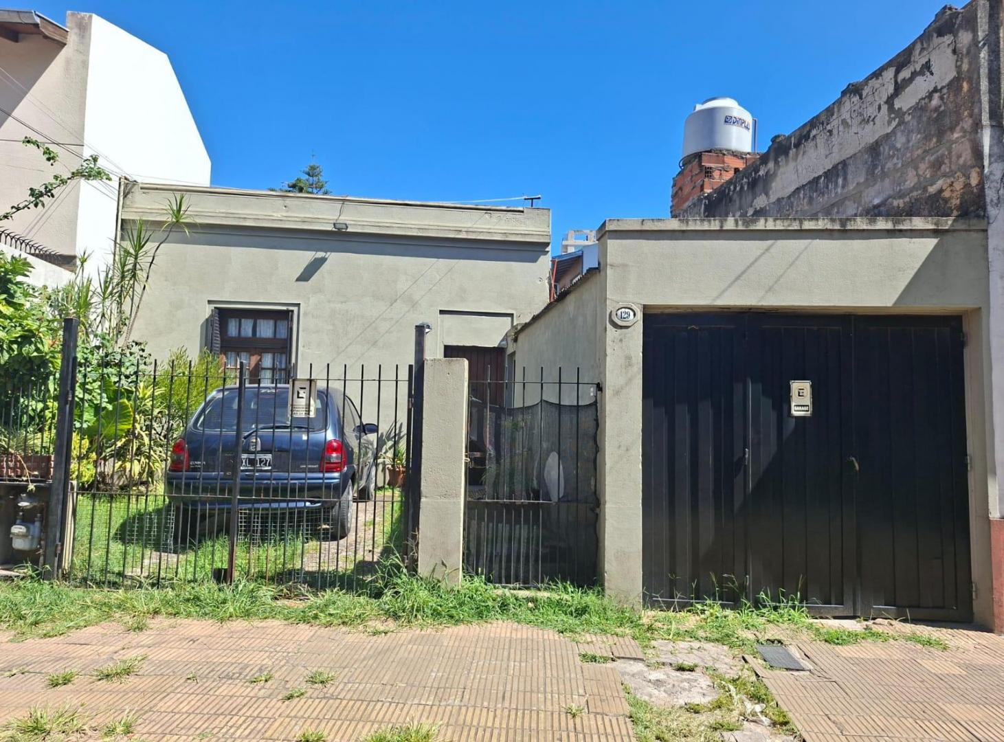Case en venta sobre lote de 375 mts IDEAL DESARROLLO!!!!!!!!!!!