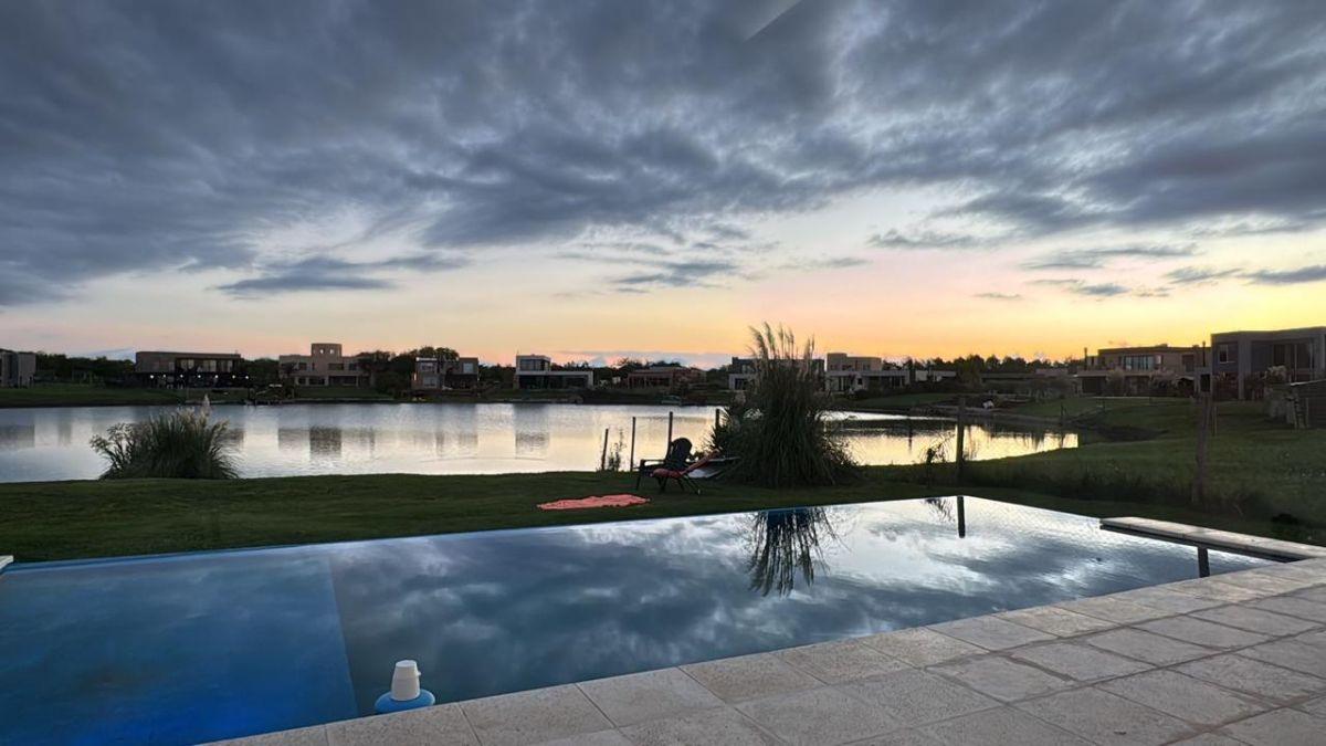 HERMOSA CASA A LA LAGUNA 4 AMB. SAN SEBASTIAN, AREA 11 OPORTUNIDAD REAL!