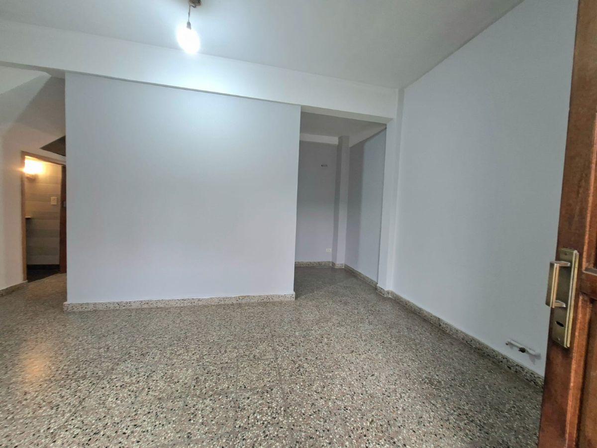 Foto de Casa multifamiliar y lindo galpón, sobre lote de 400m2 APTO CREDITO! VENTA EN BLOCK!!!, imagen 5