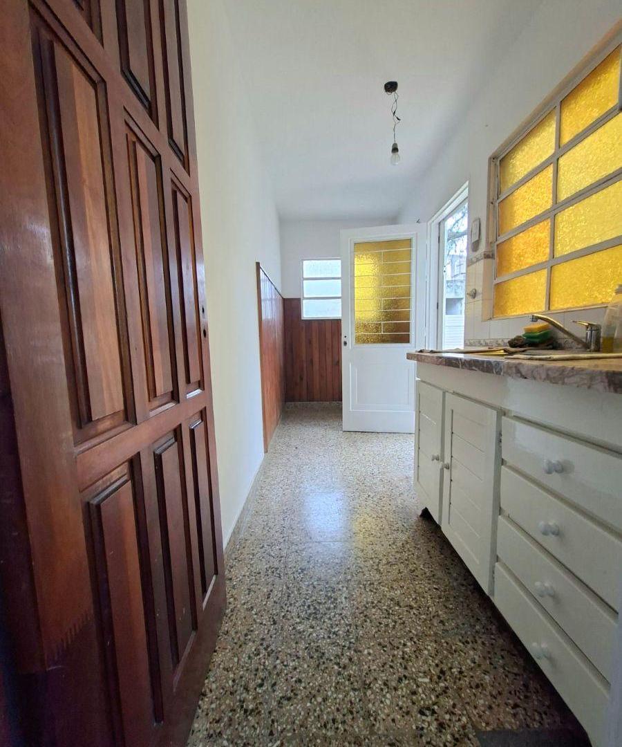 Foto de Casa multifamiliar y lindo galpón, sobre lote de 400m2 APTO CREDITO! VENTA EN BLOCK!!!, imagen 1