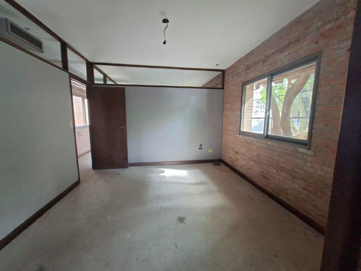 Foto de EXCELENTE OPORTUNIDAD DE INVERSIÓN /Edificio Comercial y de Oficinas en, imagen 4