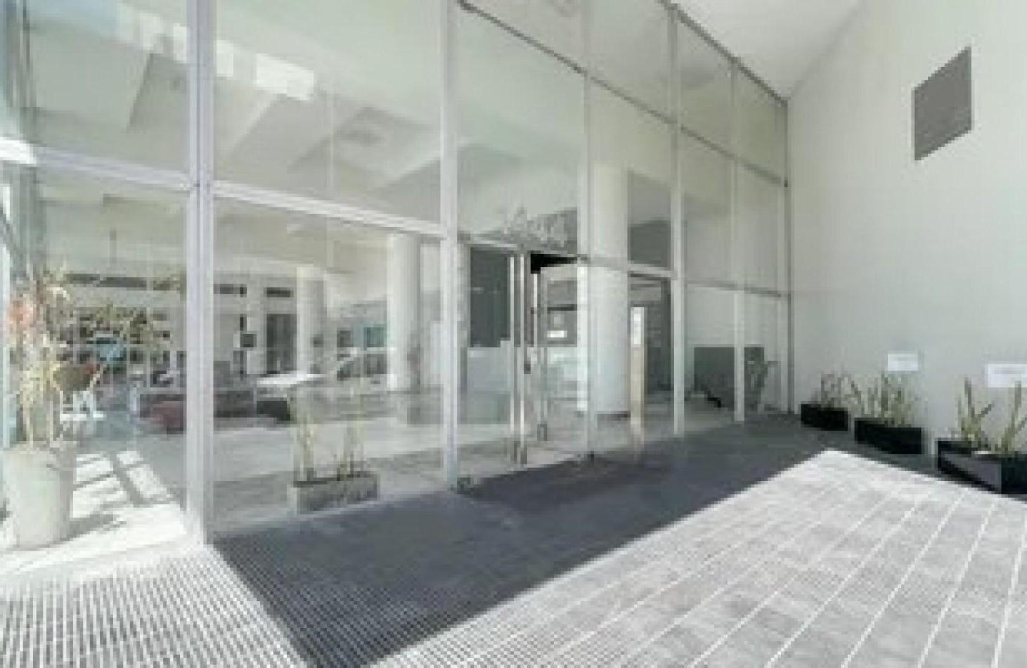 HERMOSO MONOAMBIENTE ZONA CENTRO EN ALTURA CON COCHERA FIJA Y AMENITIES ***APTO CREDITO BANCARIO***