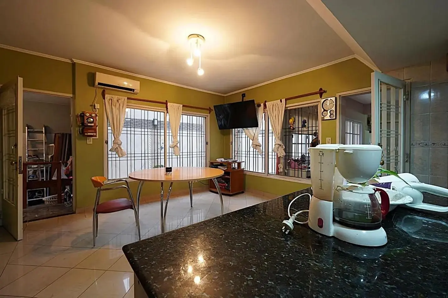 VENTA CASA CON PILETA 6 AMBIENTES EN CABALLITO ****APTO CREDITO BANCARIO**** 2