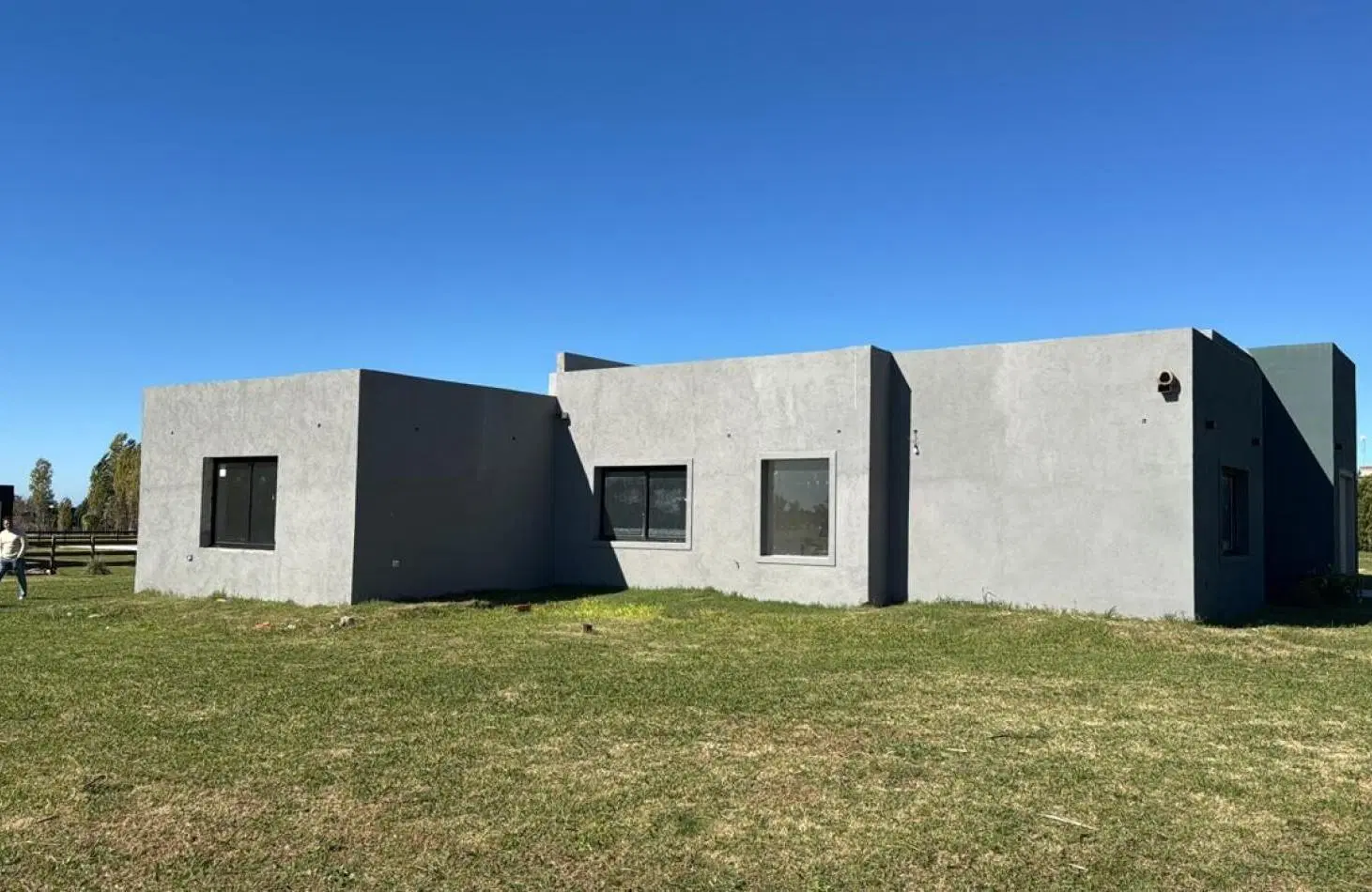 HERMOSA CASA A ESTRENAR SOBRE LOTE DE 2000 M2 EN EL ESPINILLO GOLF CLUB DE CAMPO 3