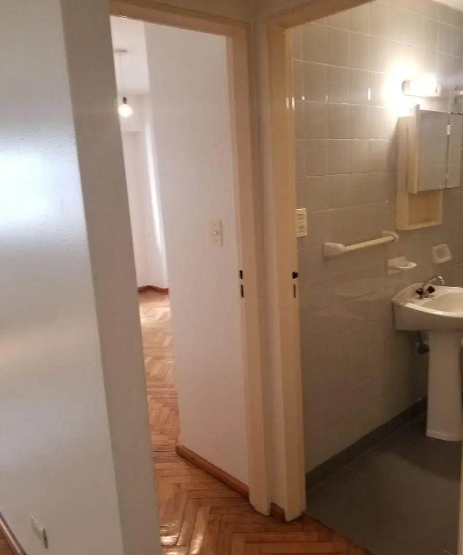 Excelente 2 ambientes de 52m2 sobre Perón al 1800 a pasos de Av Callao 4