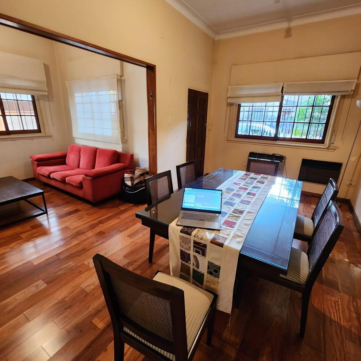 Solida y Amplia Casa Tipo Chalet de 6 Ambientes con Jardin, Pileta y Cochera en Venta. Florida 3