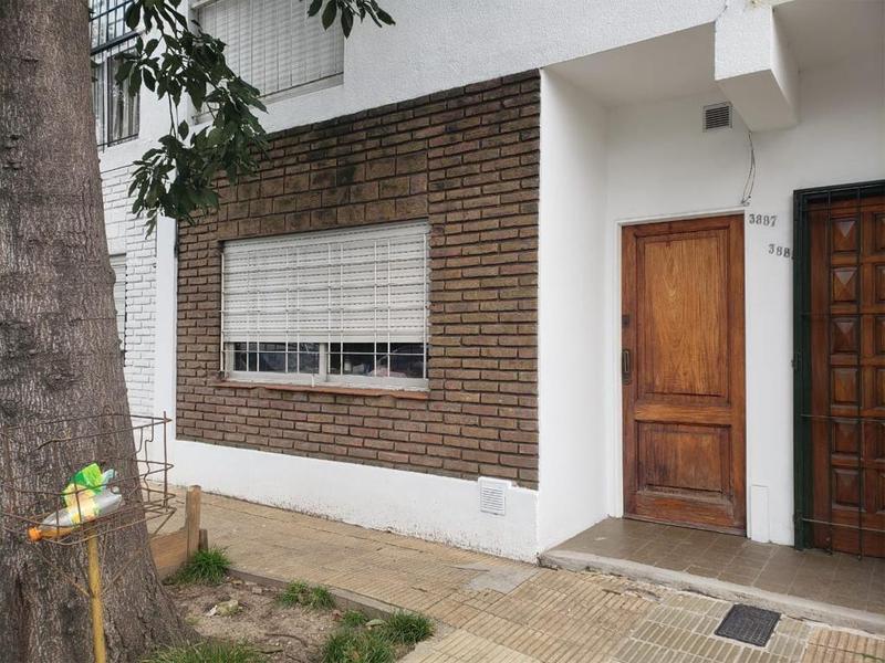 SOLIDO DUPLEX DE 4 AMBIENTES EN VENTA CON PATIO Y TERRAZA EN OLIVOS