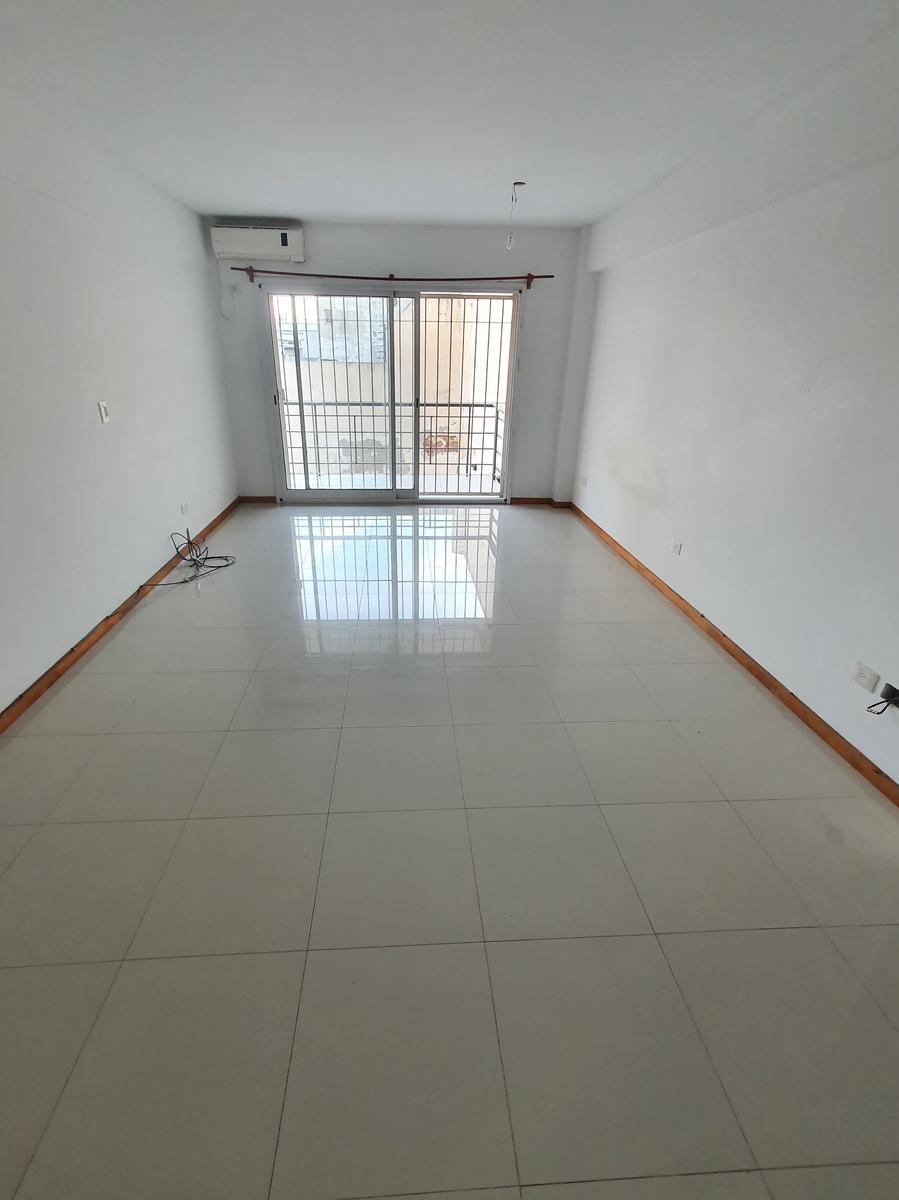 Foto de AMPLIO MONOAMBIENTE DIVISIBLE COMO A ESTRENAR CON BALCON Y COCHERA EN, imagen 2