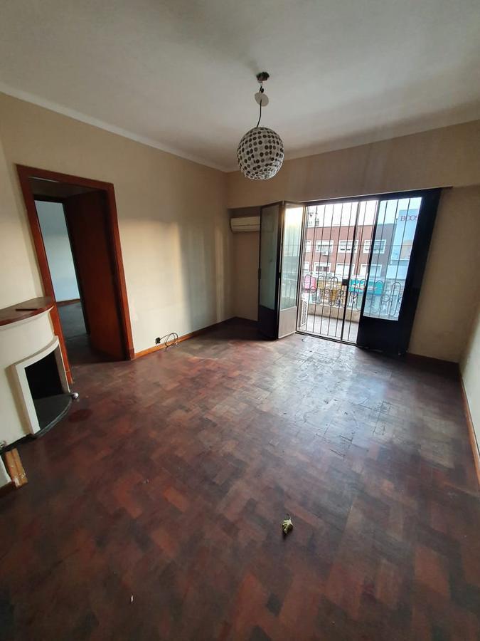 DEPARTAMENTO DE 5 AMBIENTES EN VENTA CON TERRAZA SOBRE AV. MAIPU. VICENTE LOPEZ