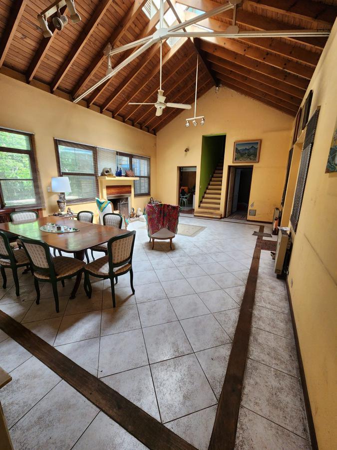Casa de 6 Ambientes en Venta Sobre Terreno de 612 m² en La Mejor Zona del Bajo de Olivos 3