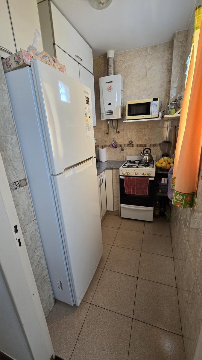 DEPARTAMENTO DE 3 AMBIENTES CON BALCON A METROS DE AVENIDA MAIPU EN VENTA. OLIVOS