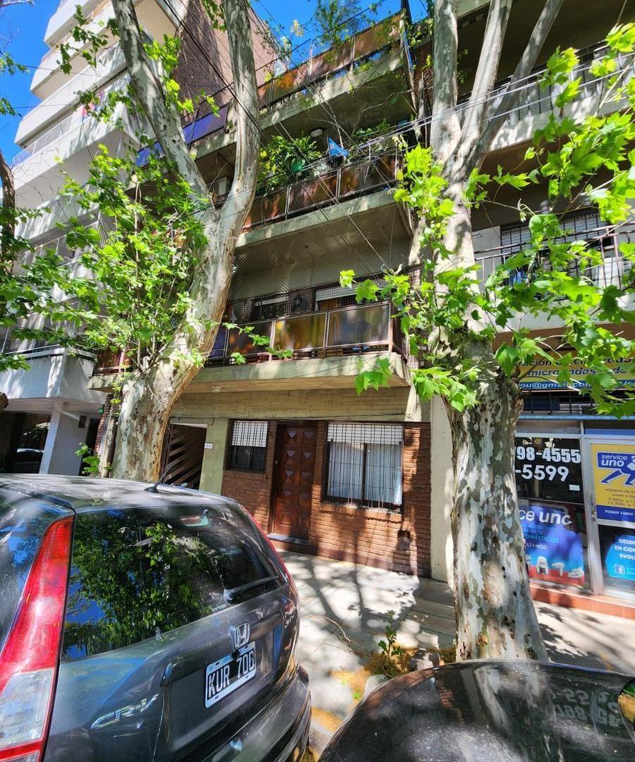 DEPARTAMENTO DE 3 AMBIENTES EN PLANTA BAJA CON PATIO Y ESPACIO GUARDACOCHE EN VENTA. OLIVOS