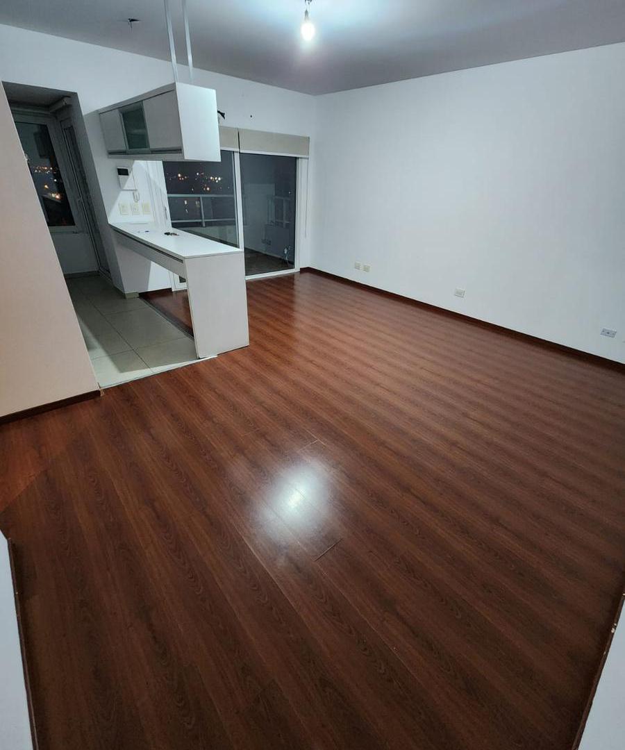 DEPARTAMENTO DE 3 AMBIENTES CON BALCON Y COCHERA EN ALQUILER. VILLA BALLESTER