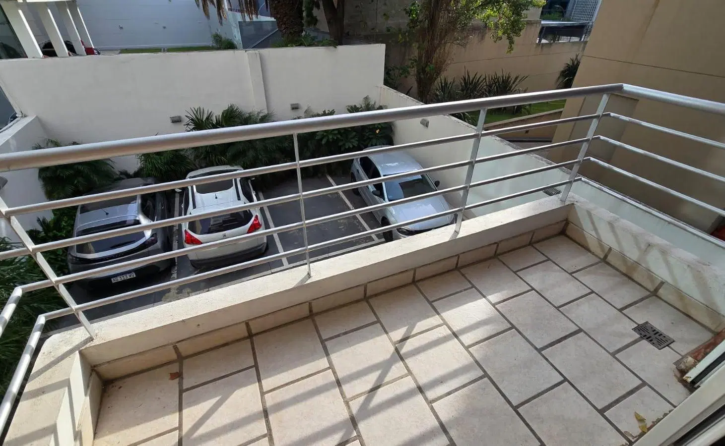 DEPARTAMENTO DE 2 AMBIENTES CON COCHERA EN VENTA. VICENTE LOPEZ 2