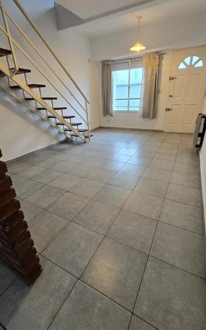 DEPARTAMENTO, CASA DE 3 AMBIENTES EN PLANTA ALTA Y EN DUPLEX CON BALCON EN ALQUILER. SAN ANDRES 4