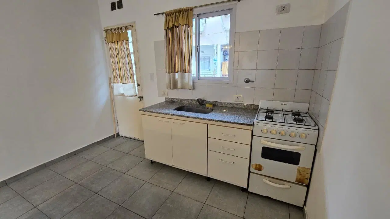 DEPARTAMENTO, CASA DE 3 AMBIENTES EN PLANTA ALTA Y EN DUPLEX CON BALCON EN ALQUILER. SAN ANDRES 8