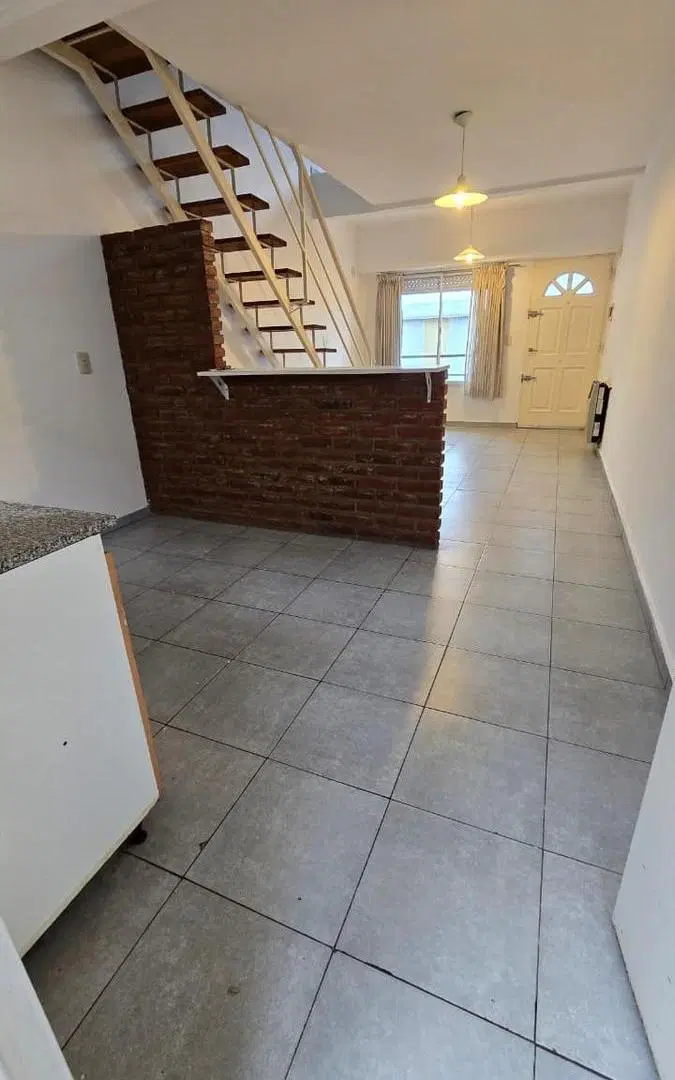 DEPARTAMENTO, CASA DE 3 AMBIENTES EN PLANTA ALTA Y EN DUPLEX CON BALCON EN ALQUILER. SAN ANDRES 3