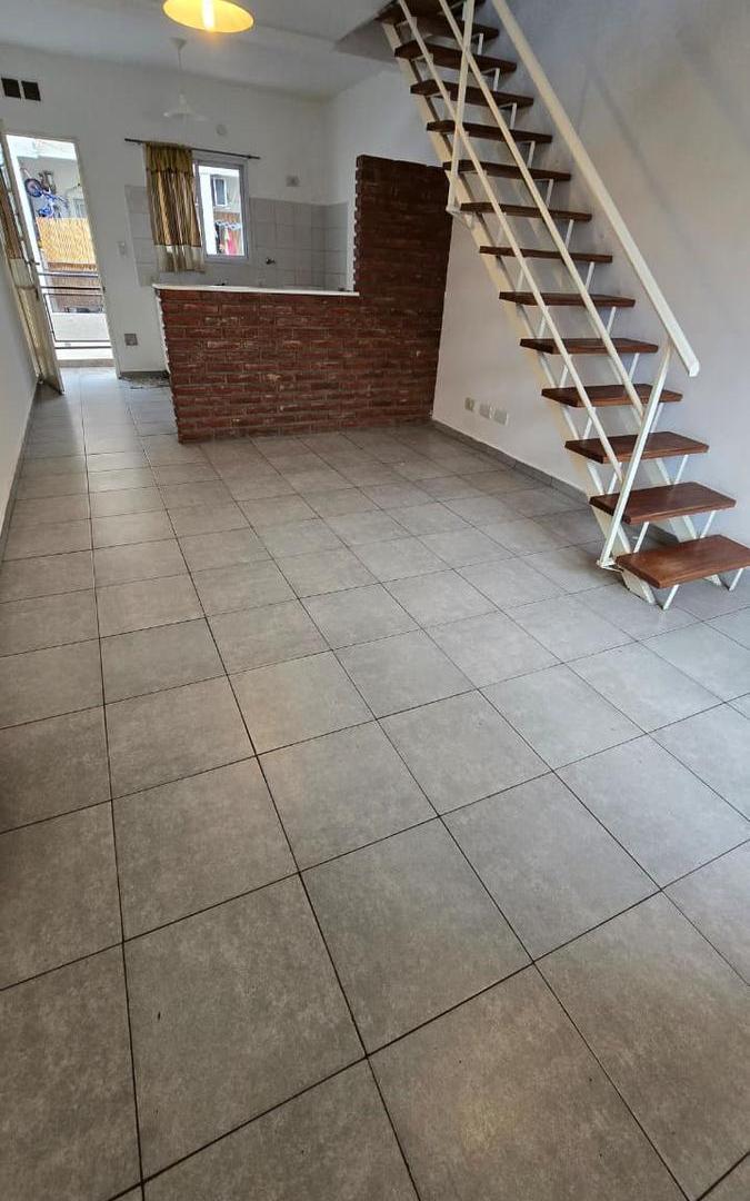Foto de DEPARTAMENTO, CASA DE 3 AMBIENTES EN PLANTA ALTA Y EN DUPLEX CON BALCON, imagen 1
