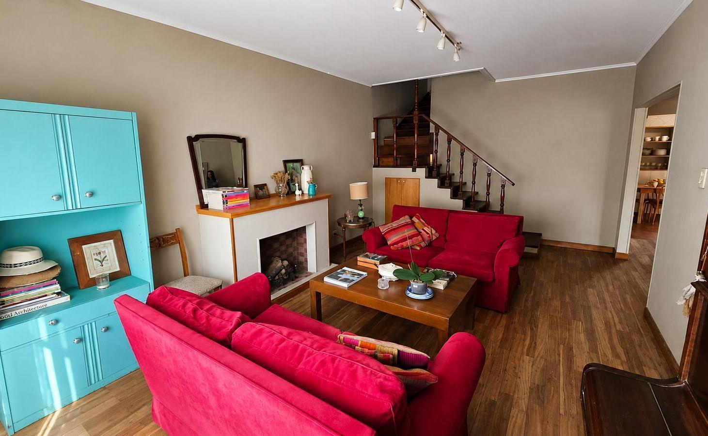 Foto de Solida Casa de 3 ambientes con Escritorio y Jardin en Venta. Olivos, imagen 1