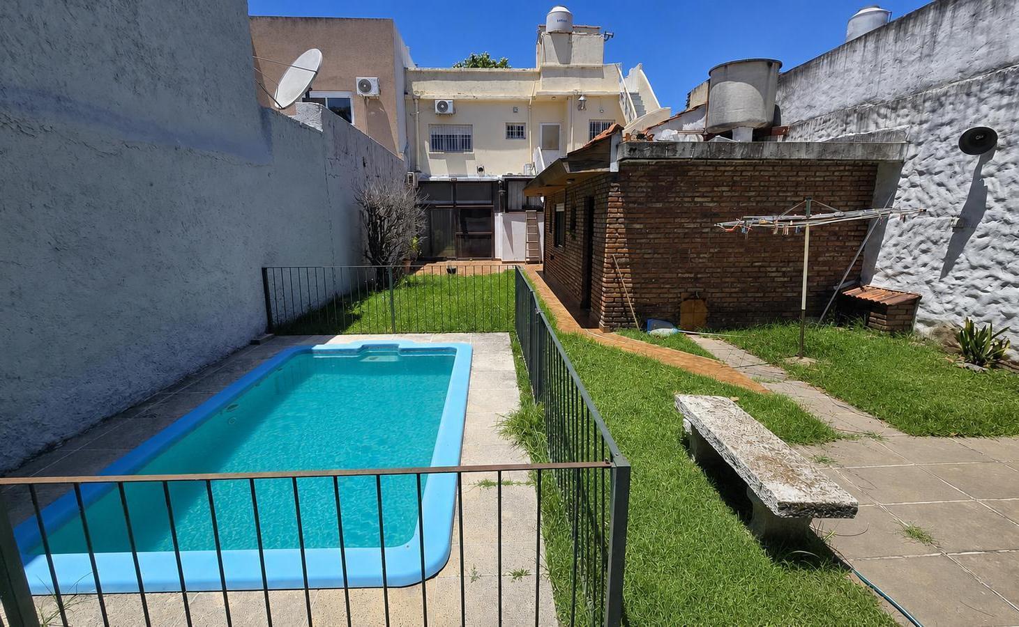 Foto de PH DE 4 AMBIENTES CON GRAN JARDIN, PILETA Y COCHERA EN PLANTA BAJA EN, imagen 2